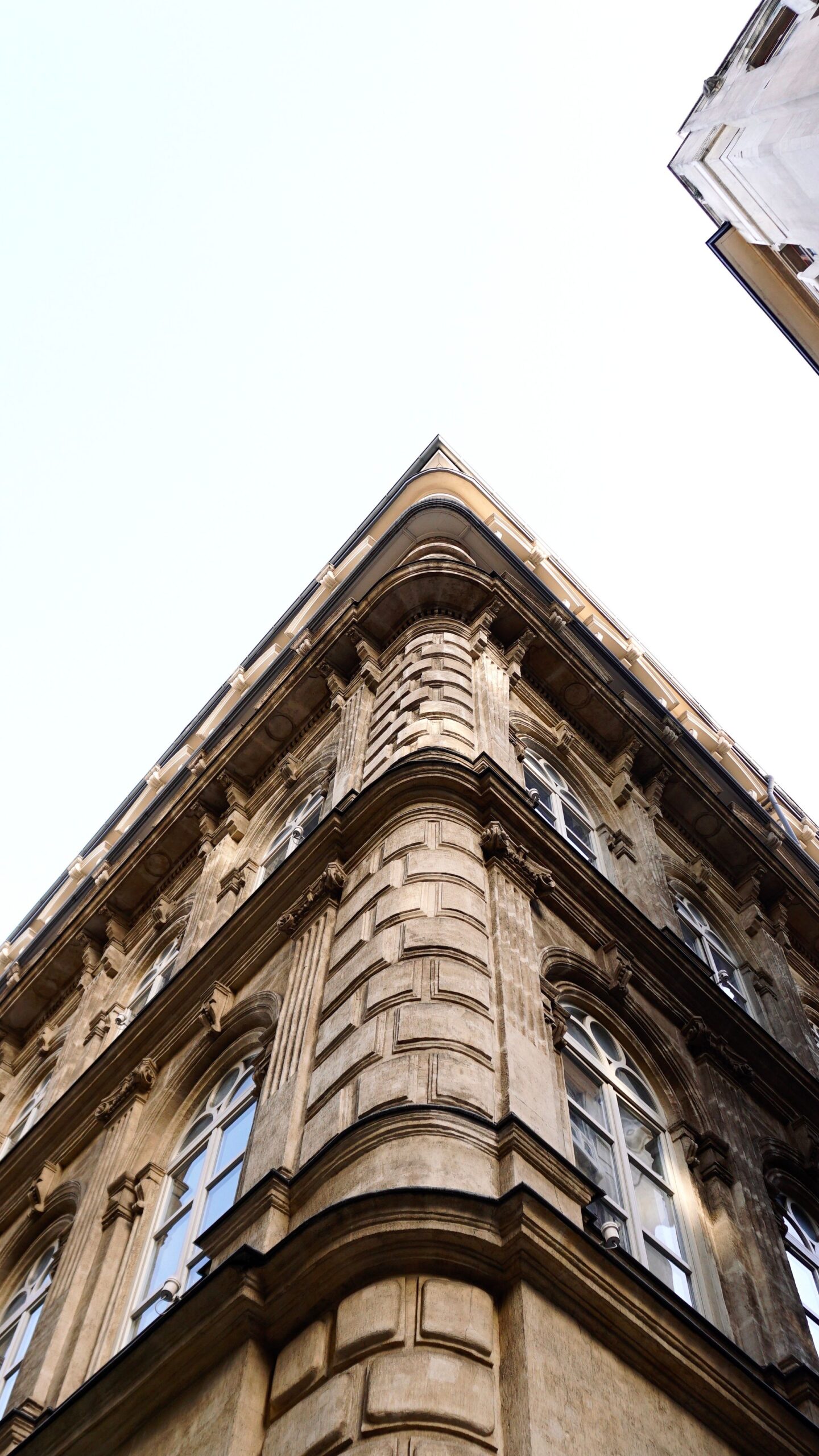 Détail de façade d’un immeuble de logements récemment construit